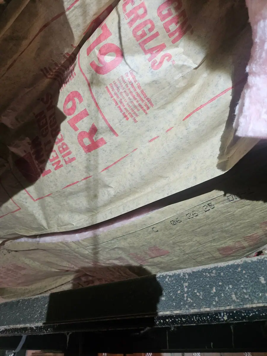 R-19 kraft-faced insulation batts under a manufactured home floor