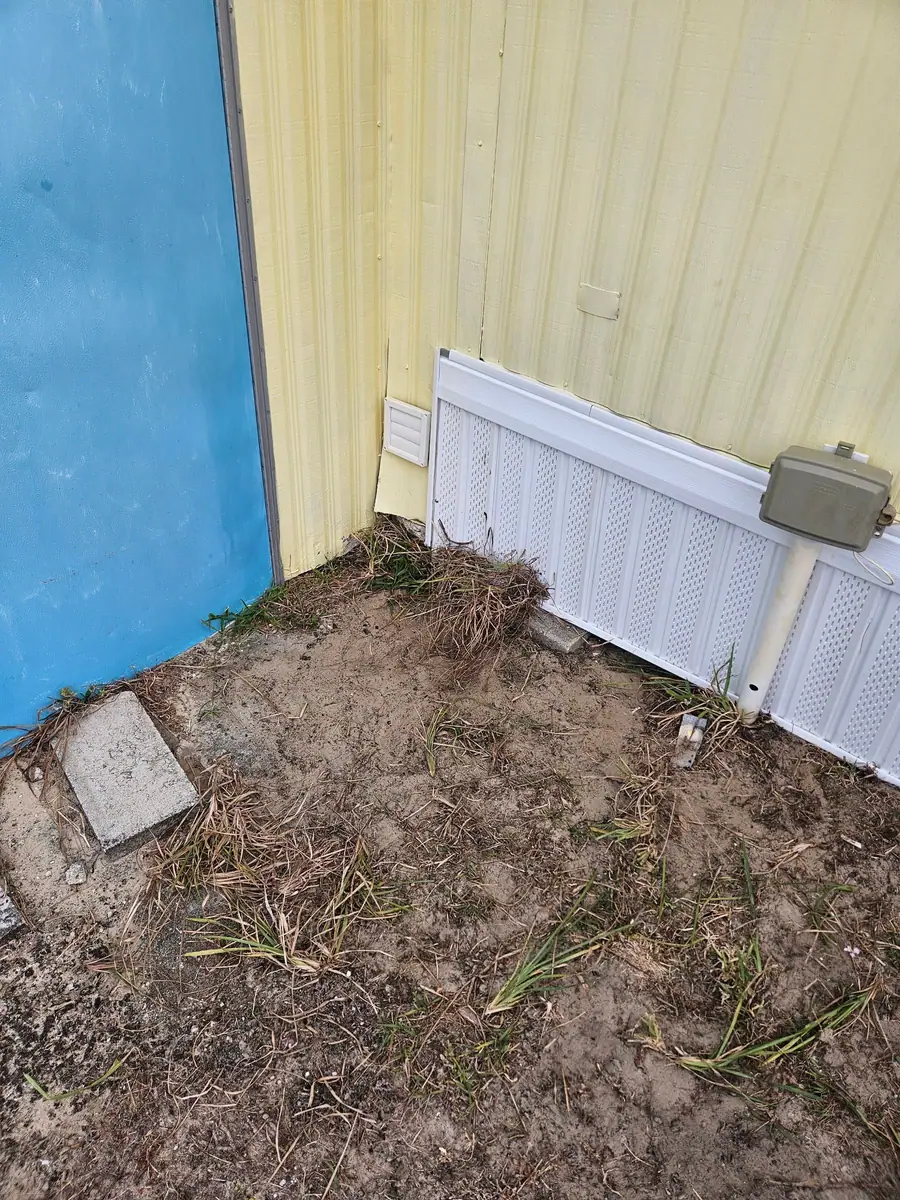 Skirting finished around the AC pad of a manufactured home