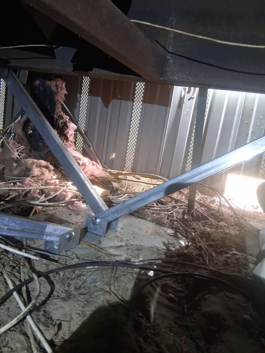 Stabilizer struts tied to the frame inside metal skirting
